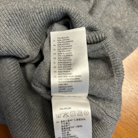 Women’s thin vneck gray sweater from H & M size medium. - Picture 5 of 6